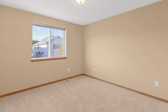 Building Photo - Beautiful 4 bedroom 2.5 bath in Maple Valley