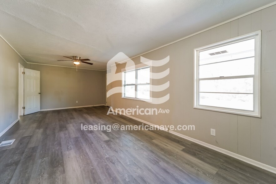 Building Photo - 1836 Shamrock Dr