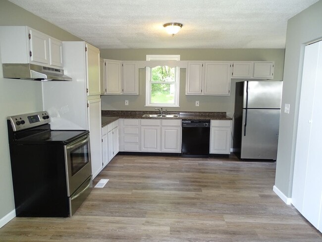 Building Photo - 2 Bedroom 1 Bathroom in South Knoxville