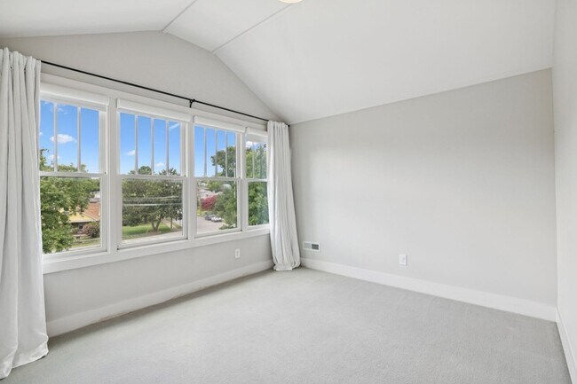 Building Photo - 2310 Vaulx Ln