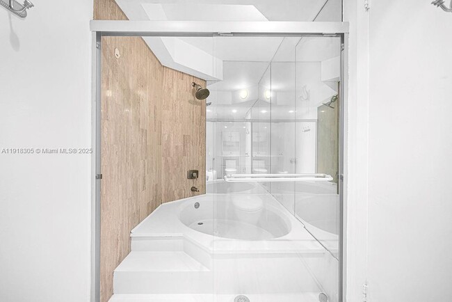 Building Photo - 1915 Brickell Ave