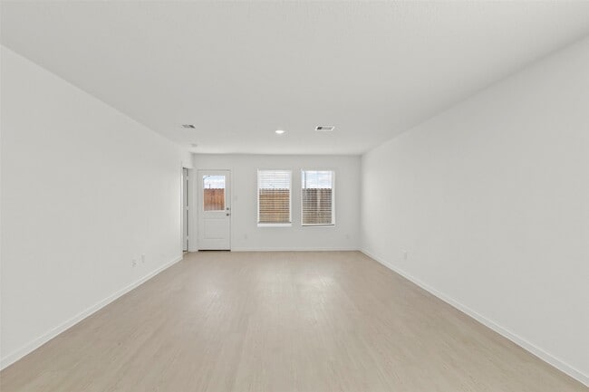 Building Photo - 16854 Great Highlands Dr