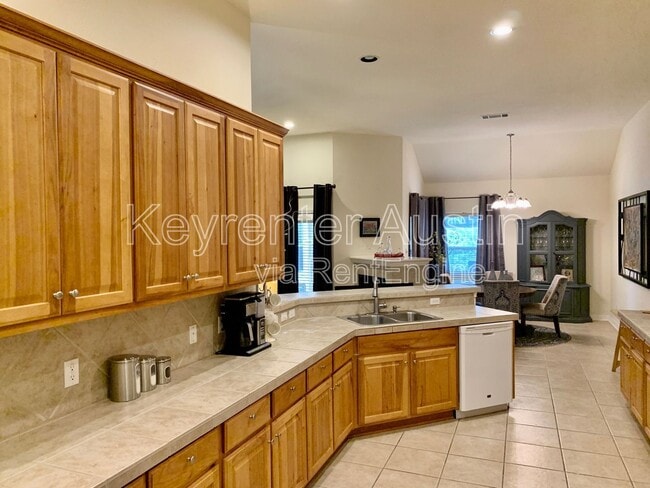 Building Photo - 1305 Delsie Dr