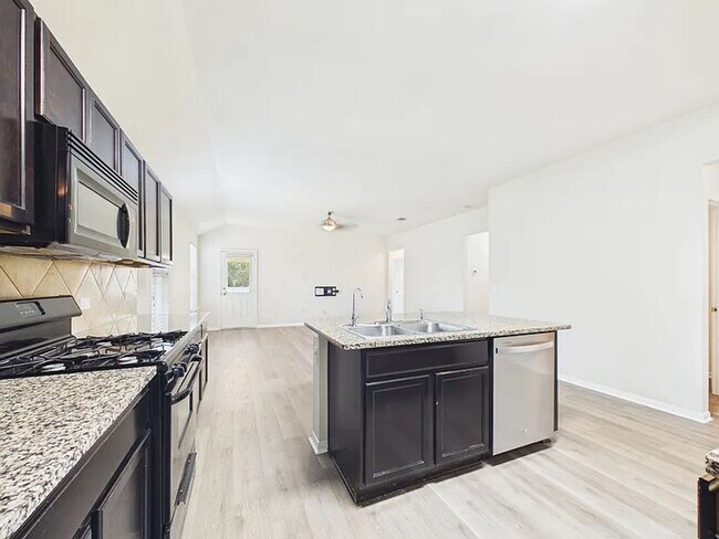 Building Photo - 607 Luna Vista Dr