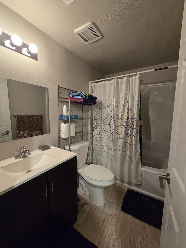 Building Photo - 6613 W 5th St