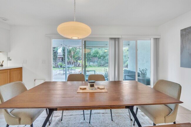 Building Photo - 17052 Bernardo Oaks Dr