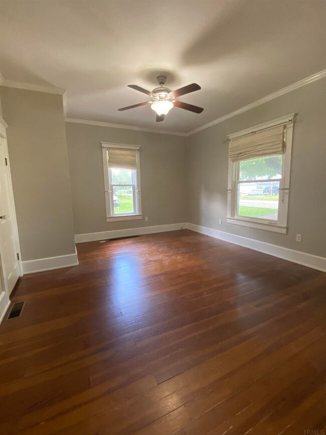 Building Photo - 10336 Walnut St