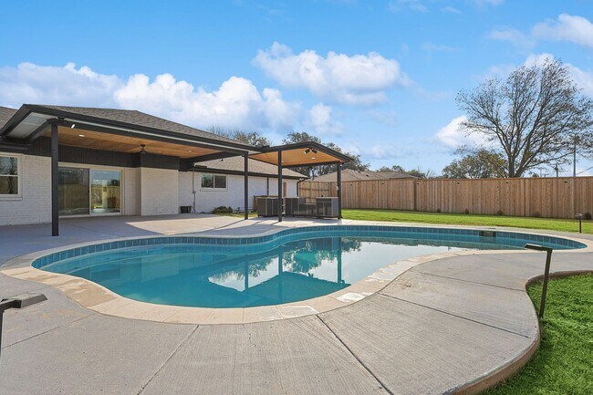 Building Photo - 12417 Quincy Ln