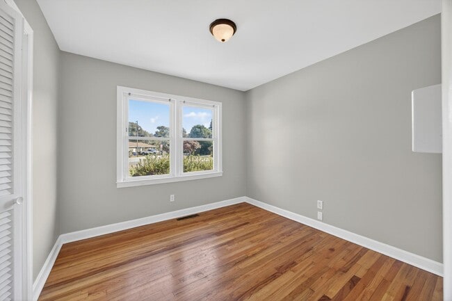 Building Photo - 1321 Briarfield Ave