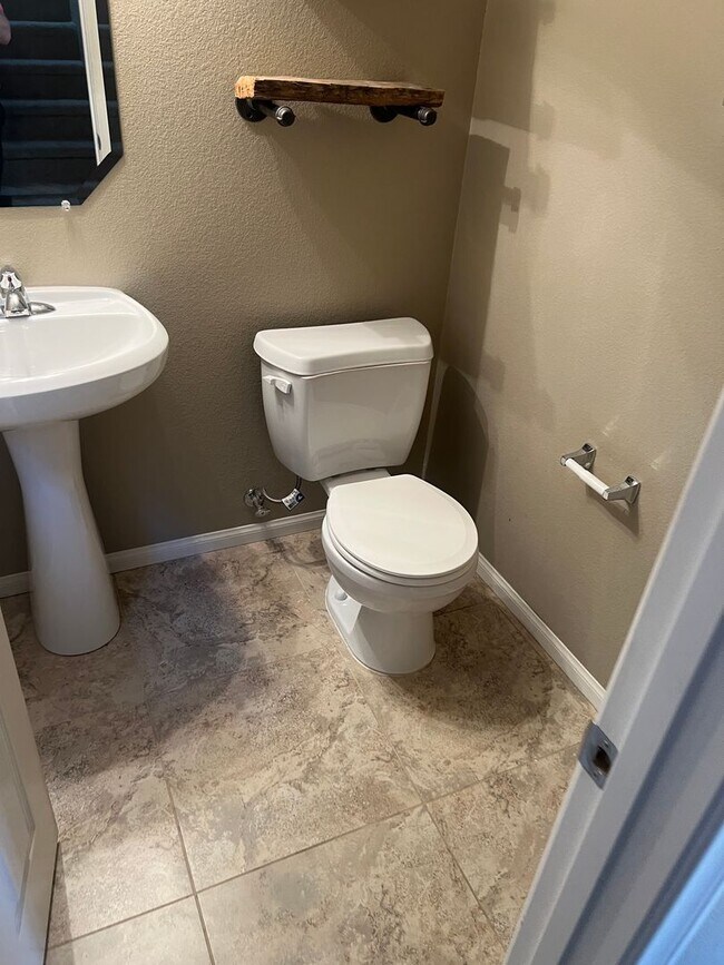 Building Photo - Located in the Southwest 3 Bed | 2.5 Bath | Loft | 2-Car Garage spacious backyard