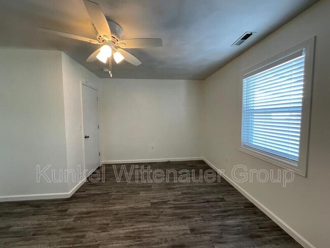 Building Photo - 516 Joy Dr