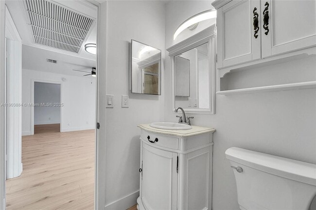 Building Photo - 10035 Winding Lake Rd