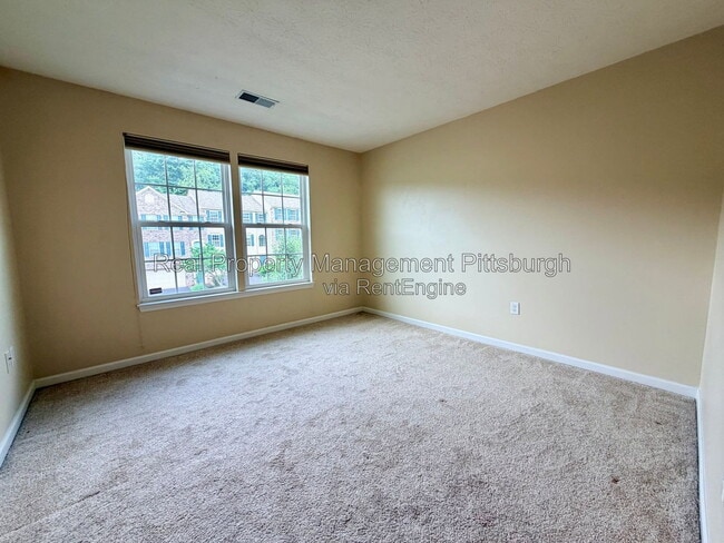 Building Photo - 242 Corey Dr