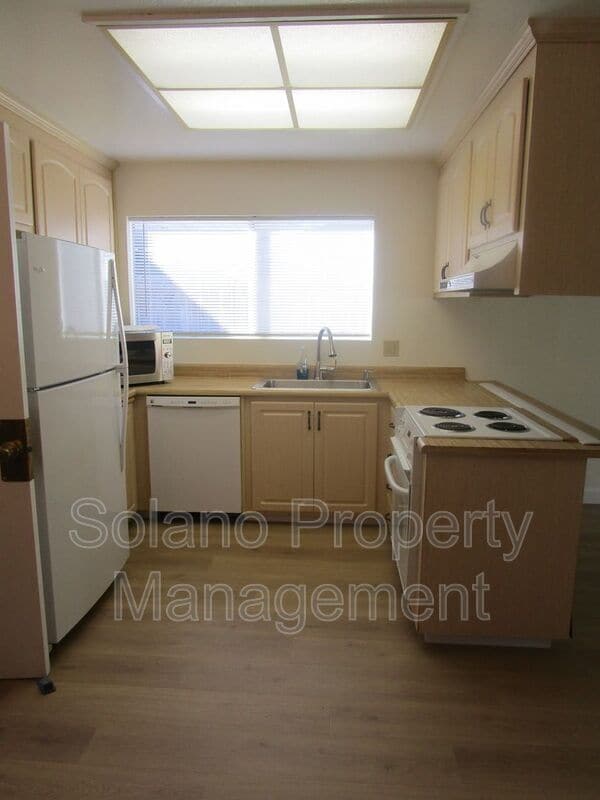 Building Photo - 110 Oxford Ct