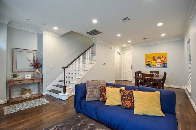 Building Photo - 3226 Pemberton Cir Dr