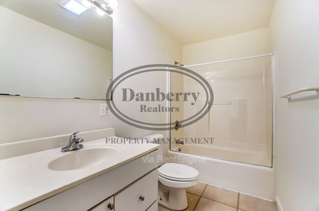 Building Photo - 1103 Searles Rd