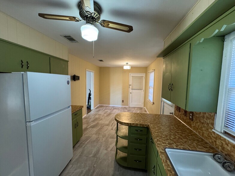 Building Photo - 2217 N 42nd St