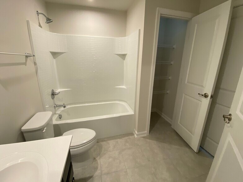 Building Photo - 4843 Randall Rd