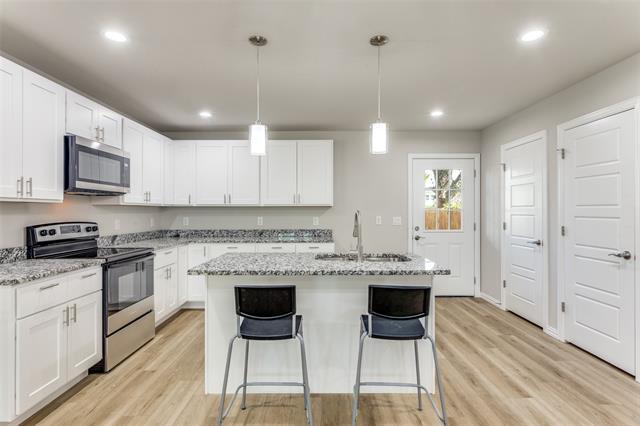 Building Photo - 1415 South Fwy