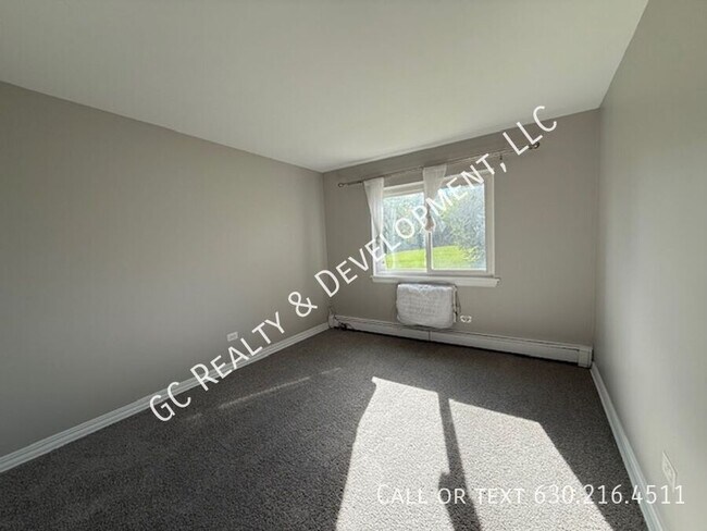 Building Photo - 735 Hill Dr