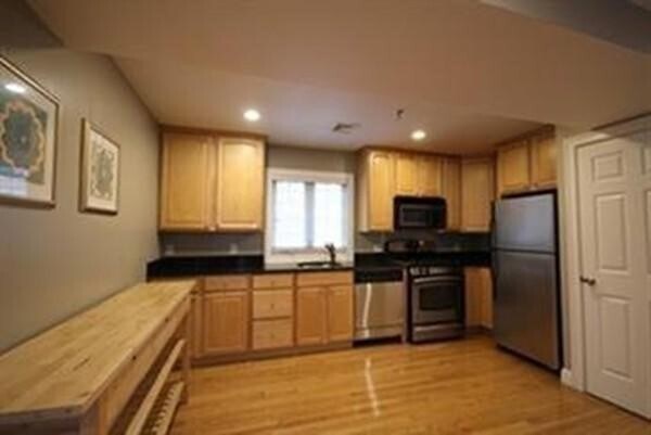 Primary Photo - 137 Calumet St