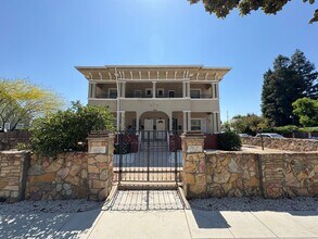 Building Photo - Spacious two bedroom conveniently located ...