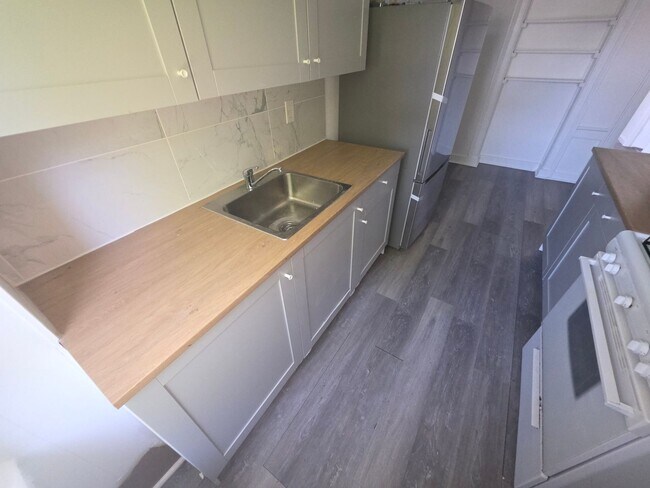 Building Photo - 2 bedroom apartment building - Poughkeepsie