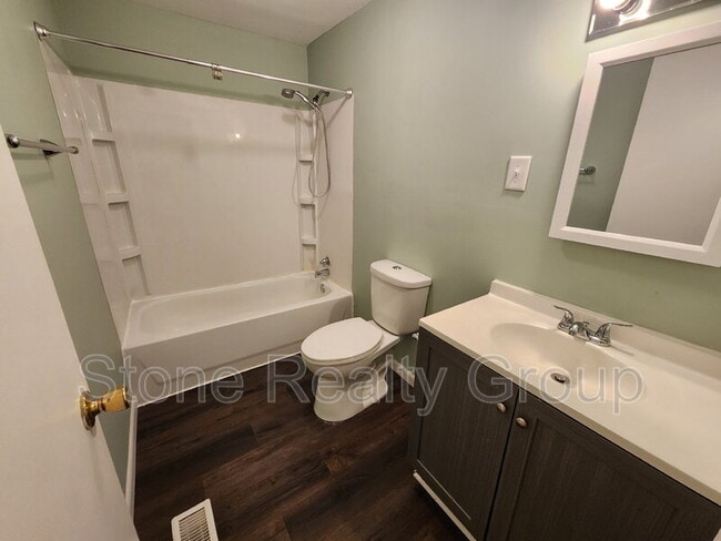 Building Photo - 3877 E Beulah Ave