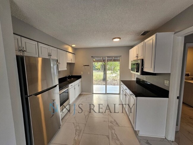 Building Photo - Newly renovated!  All tile folooring..3/1 ...