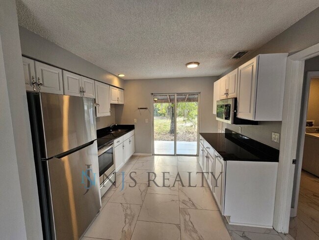 Building Photo - REDUCED PRICE!!!!  MUST SEE.. BEAUTIFUL IN...