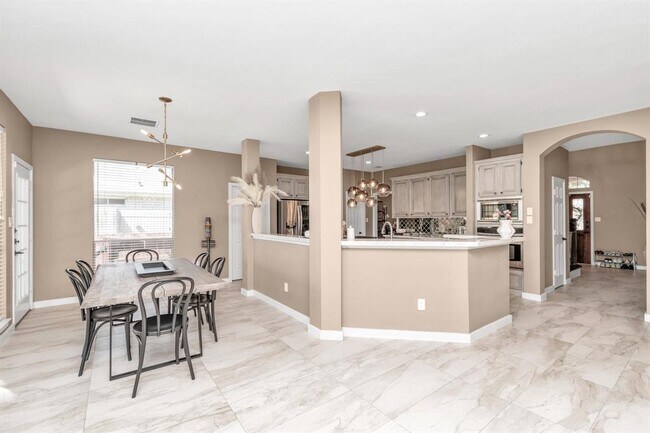 Building Photo - 3210 Shadowwalk Dr
