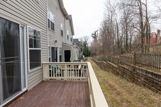 Building Photo - 2455 N Berkshire Rd