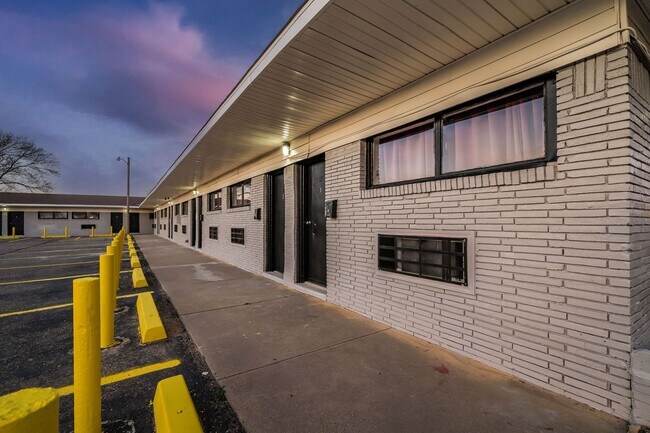 Building Photo - 620 W Amarillo Blvd