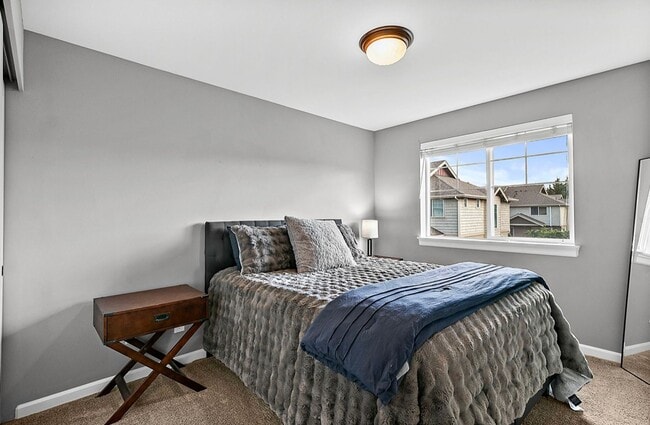 Building Photo - 4Bd/2.5Ba Renton Townhome