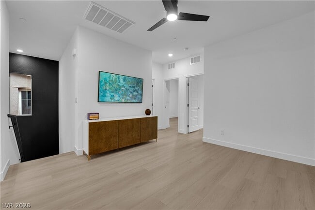 Building Photo - 600 N Carriage Hill Dr