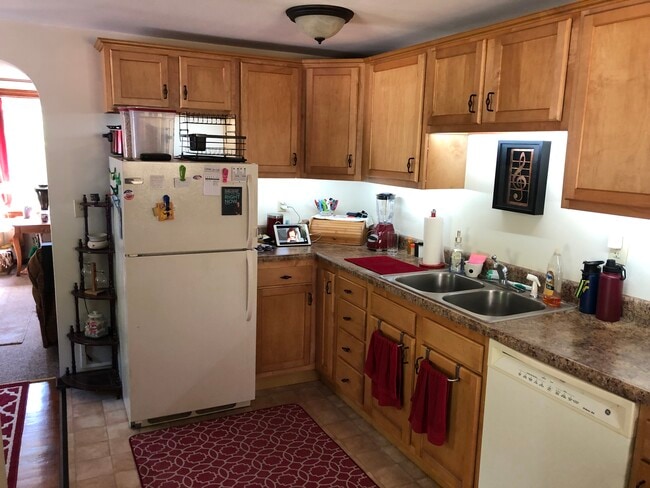 Left half kitchen - 272 Willowdale Rd
