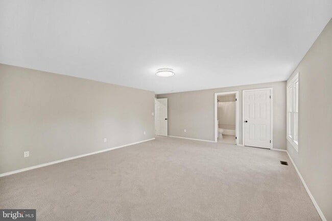 Building Photo - 8200 Clay Dr