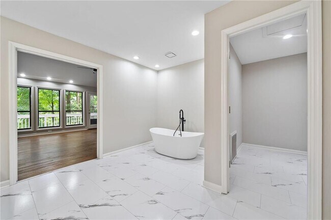 Building Photo - 4528 Lashley Ct NE