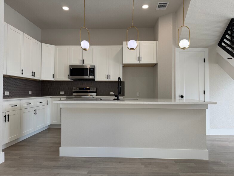 Building Photo - 343 Porter St