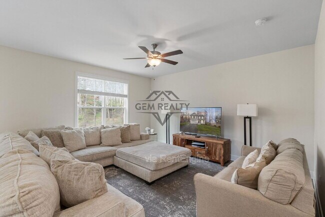 Building Photo - 102 Monroe St