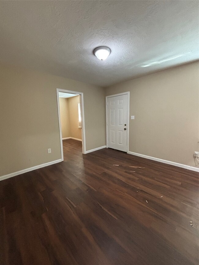 Building Photo - 17109 River Rd