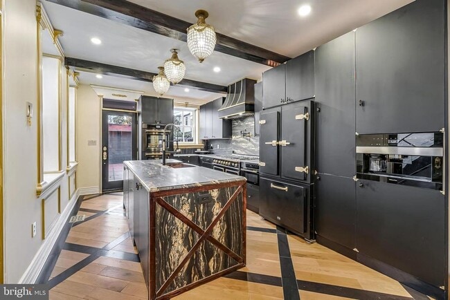 Building Photo - 810 Prince St