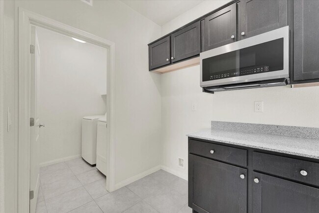 Building Photo - 4709 N Park St