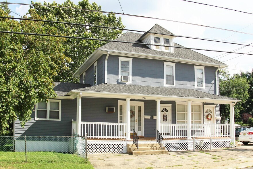 Building Photo - 396 W Clements Bridge Rd