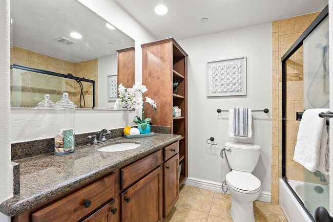 Building Photo - Bright and Spacious 2-Bedroom Condo with W...
