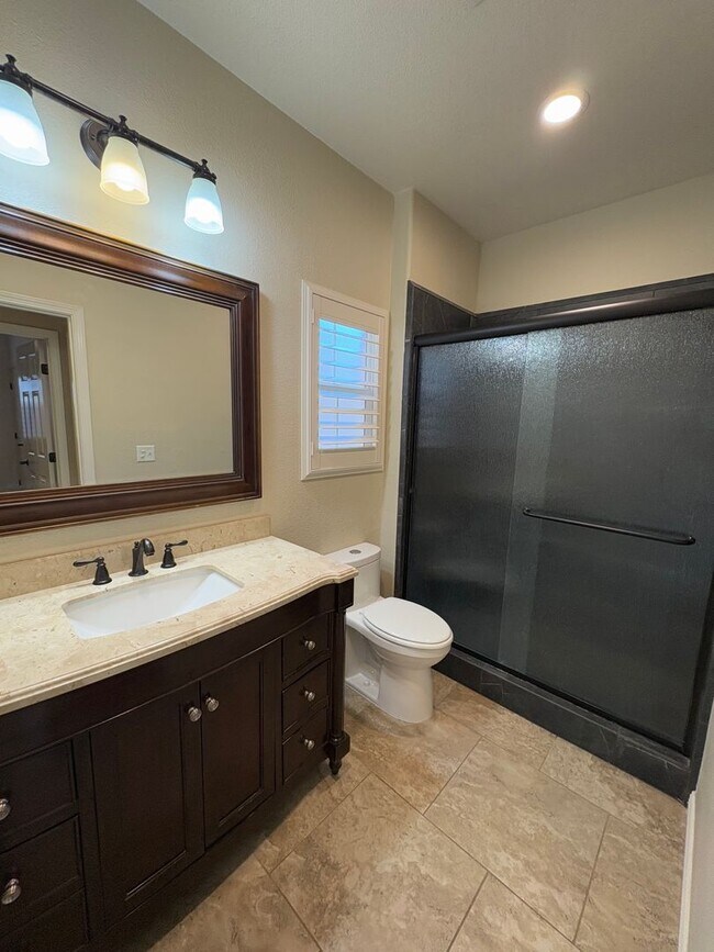 Building Photo - NW Visalia home available coming soon!