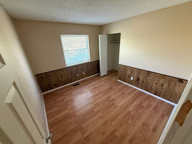 Building Photo - 13445 Green Cir