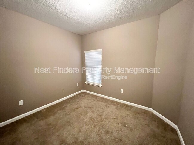 Building Photo - 8210 Green Parrot Rd