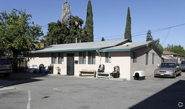 Building Photo - 5671-5681 Lincoln Ave