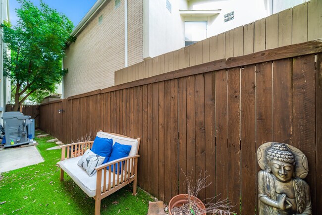 Building Photo - 4003 Wycliff Ave